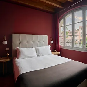 Rego - Boutique & Serenity With Some Off-site In The Heart Of Center , Bergamo Italy
